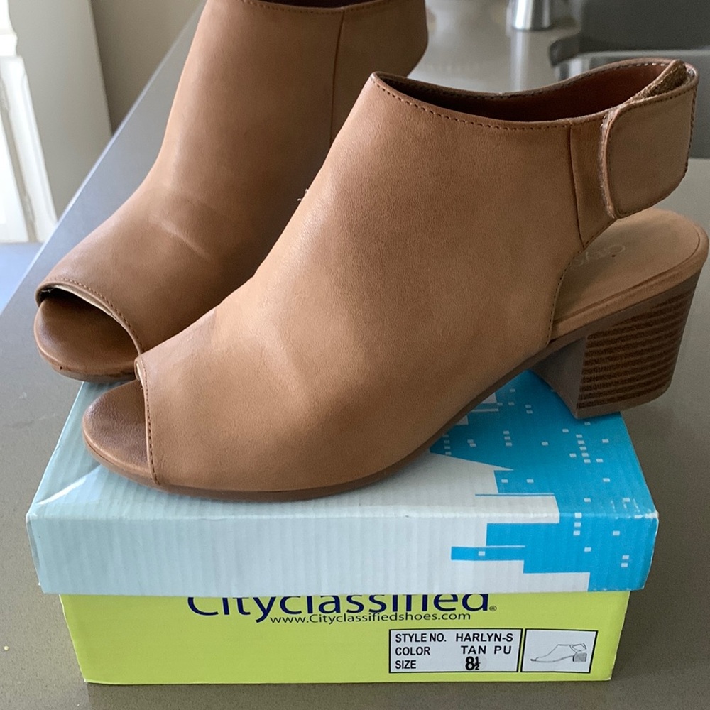 Open toe clogs
